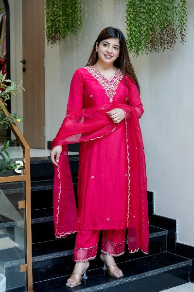Viscose Chanderi Kurta Set with Scalloped Neckline & Organza Detailing