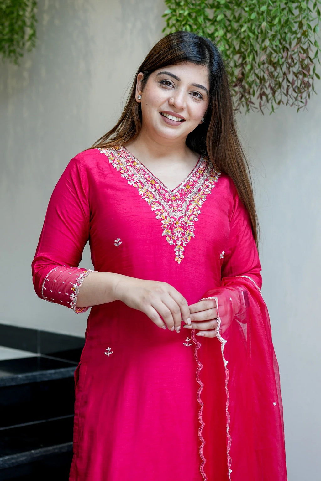 Viscose Chanderi Kurta Set with Scalloped Neckline & Organza Detailing