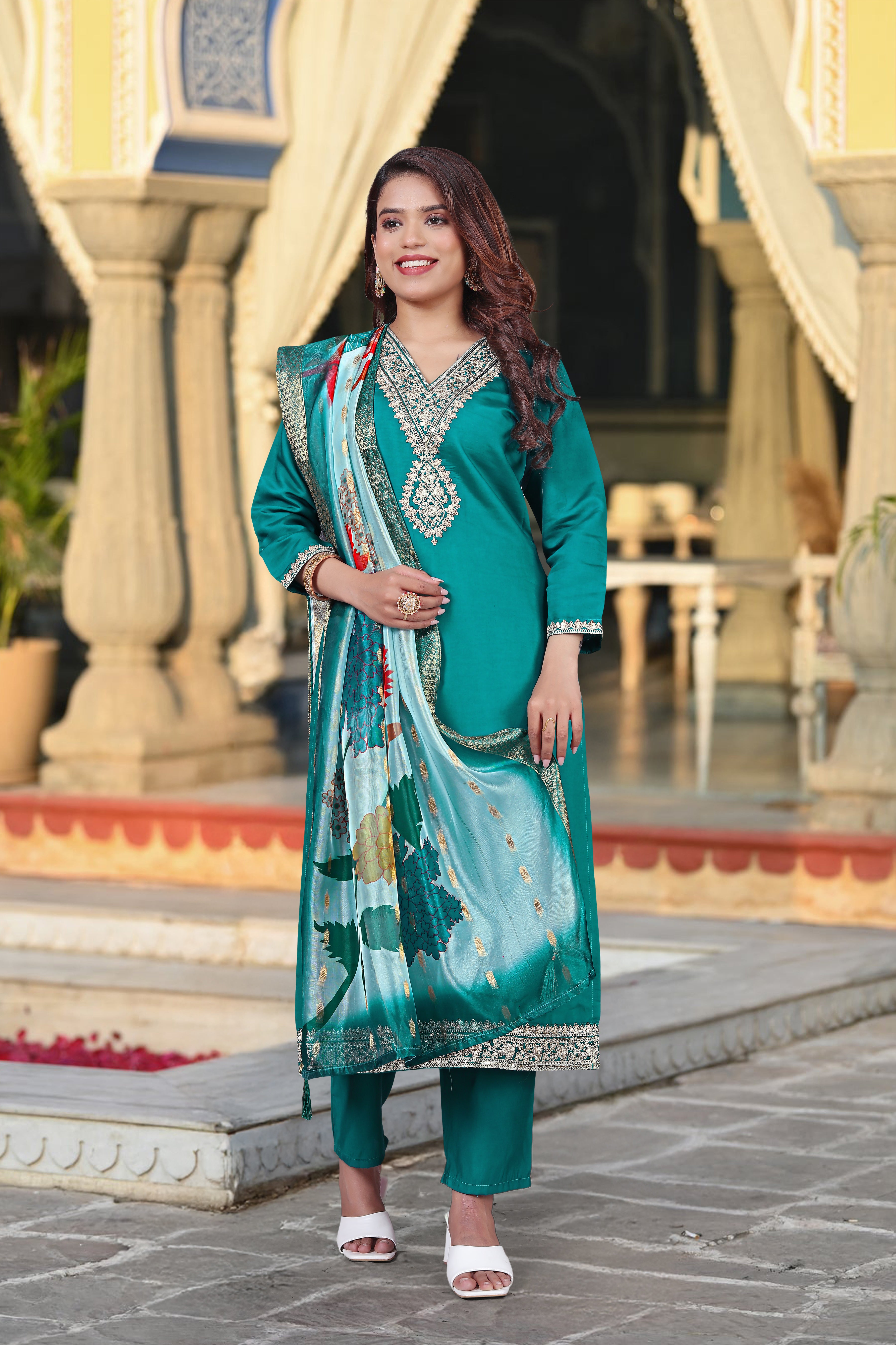 Emerald Elegance Chanderi Embroidered Kurta Set with Chanderi Printed Dupatta