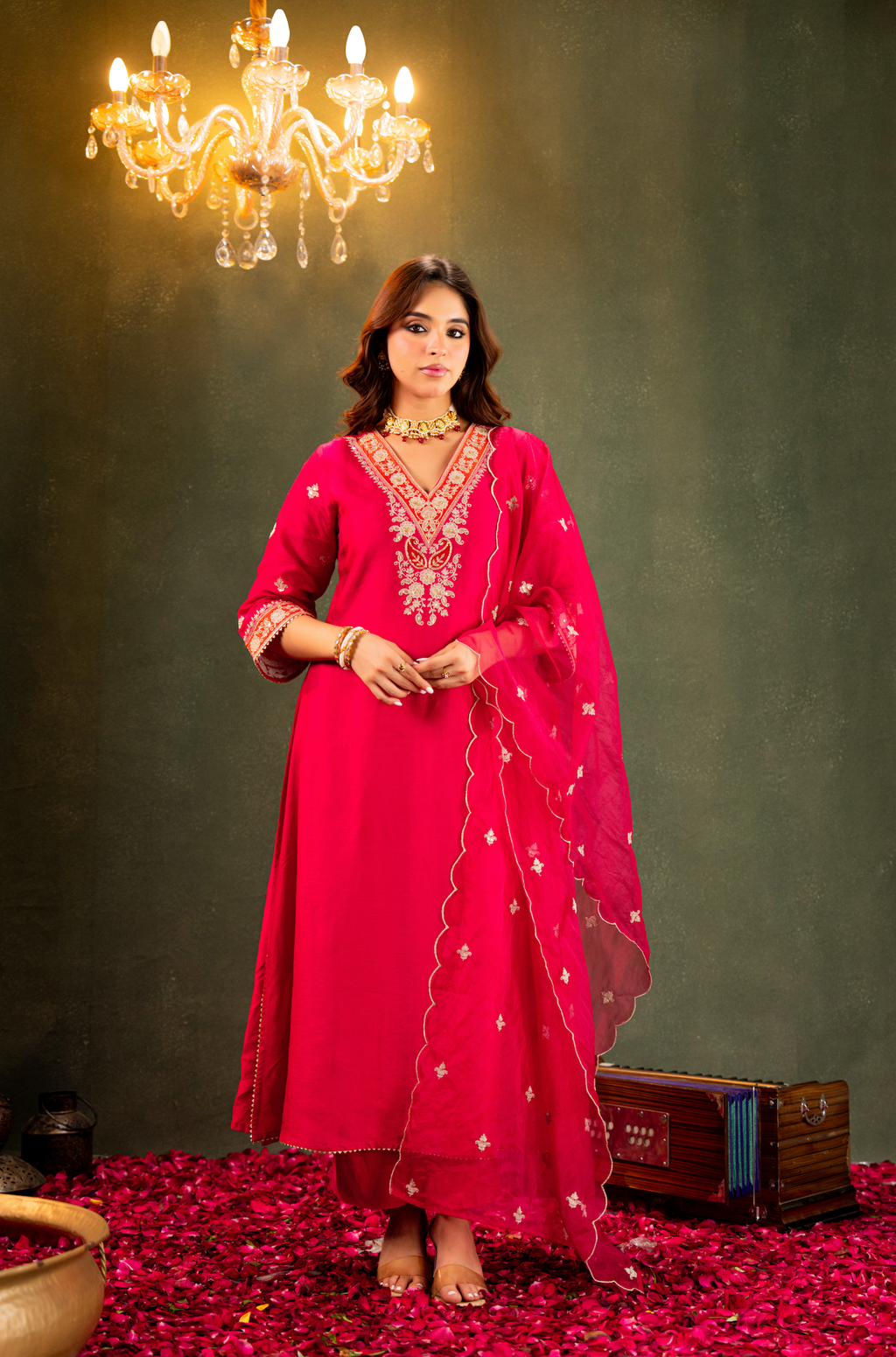 Embroidered Chanderi Silk Kurta Set with Scalloped Organza Dupatta