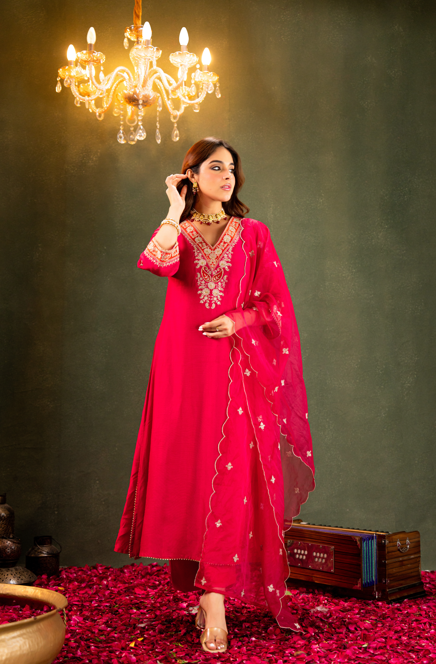 Embroidered Chanderi Silk Kurta Set with Scalloped Organza Dupatta