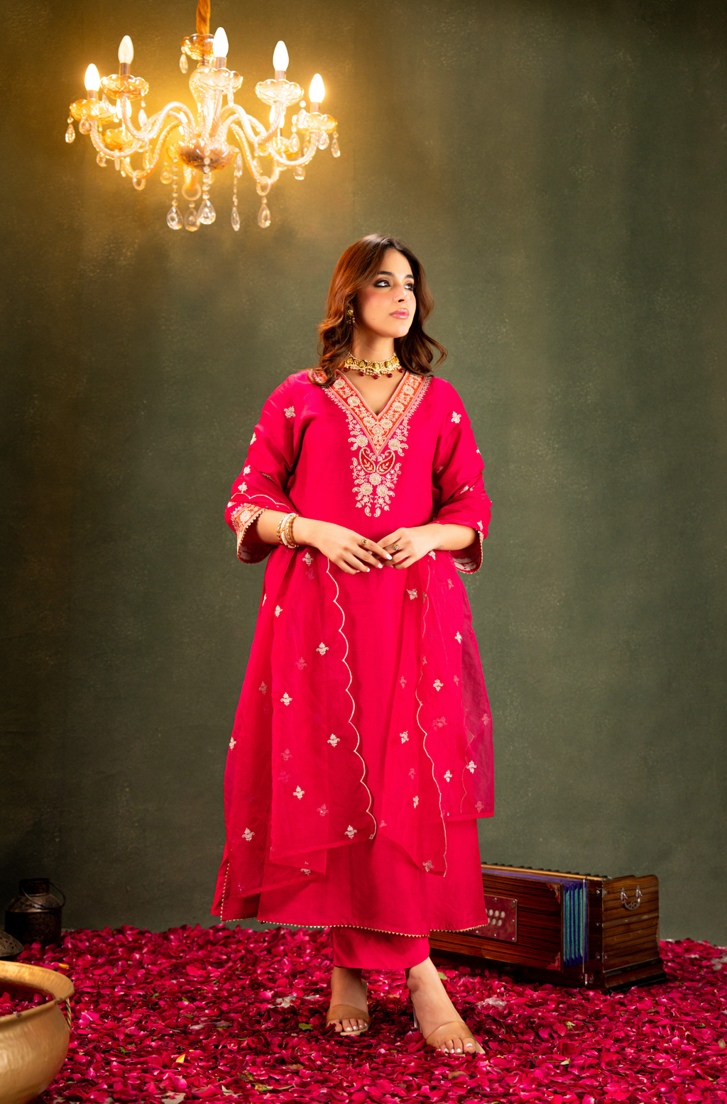 Embroidered Chanderi Silk Kurta Set with Scalloped Organza Dupatta