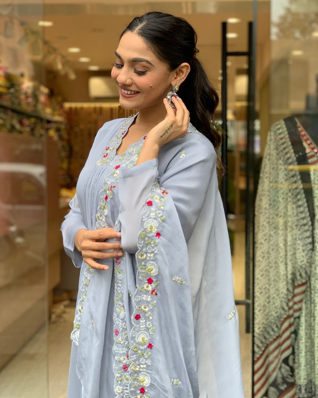 Viscose Chinnon Floral Embroidered Kurta Set with Scalloped Dupatta