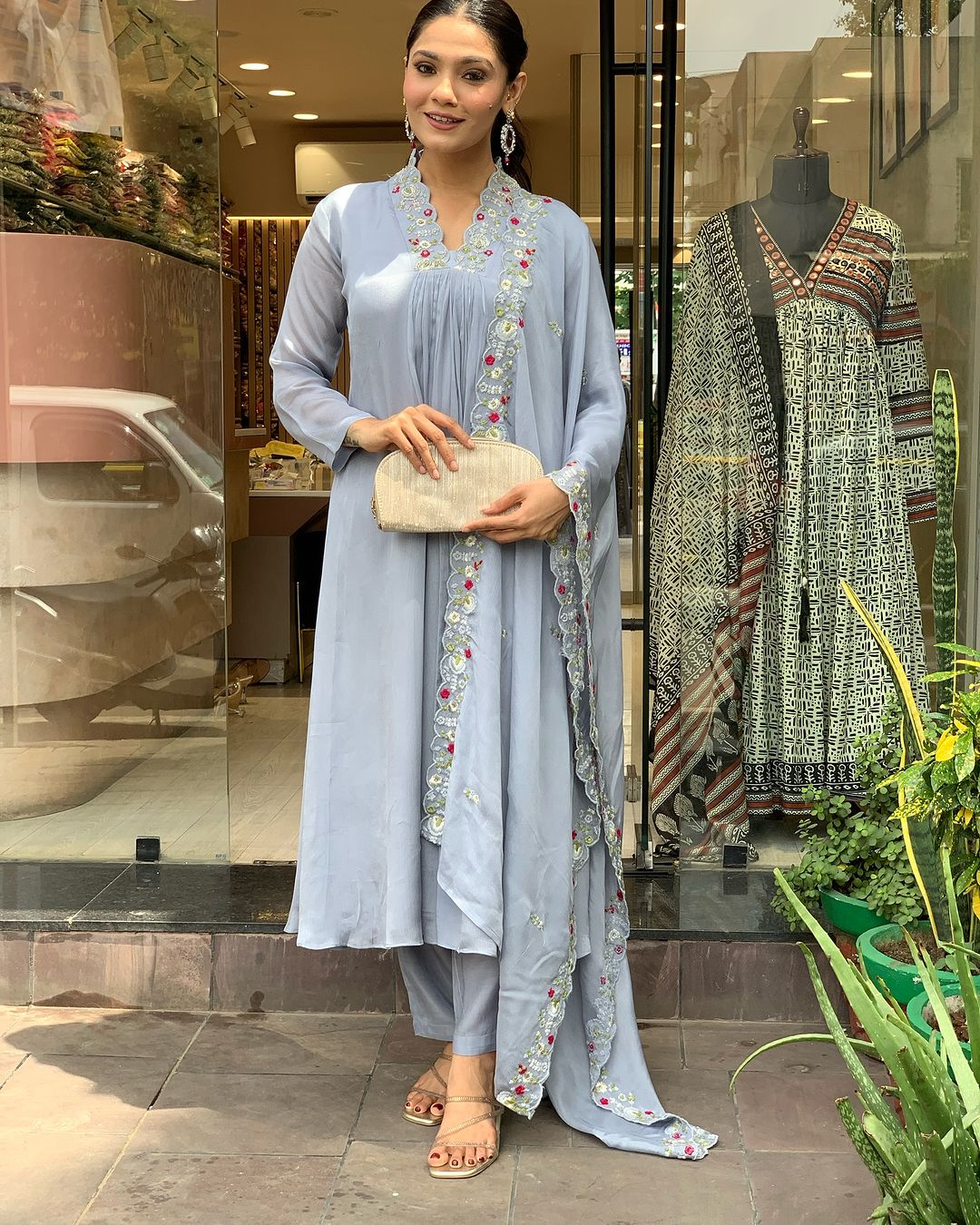 Viscose Chinnon Floral Embroidered Kurta Set with Scalloped Dupatta