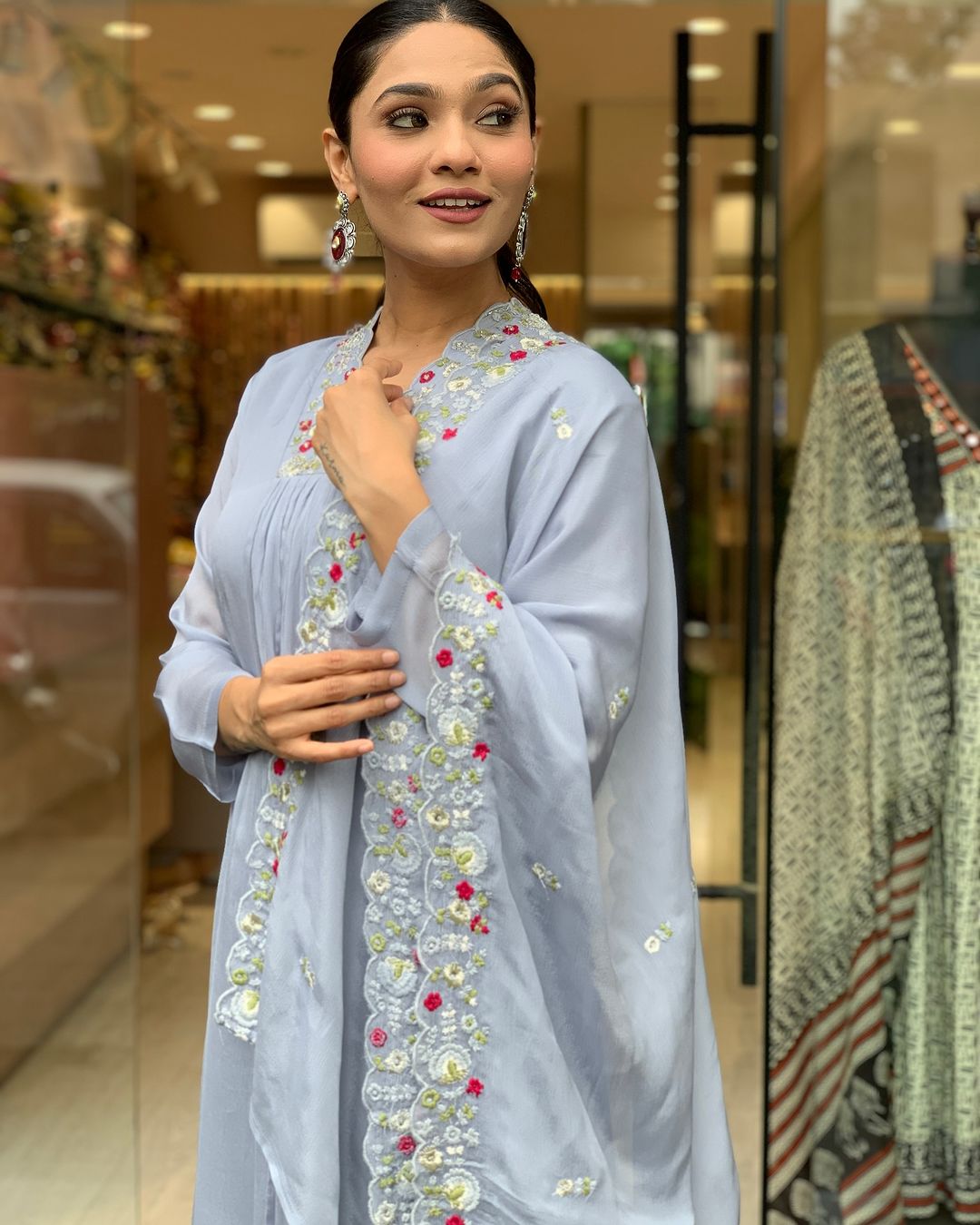 Viscose Chinnon Floral Embroidered Kurta Set with Scalloped Dupatta